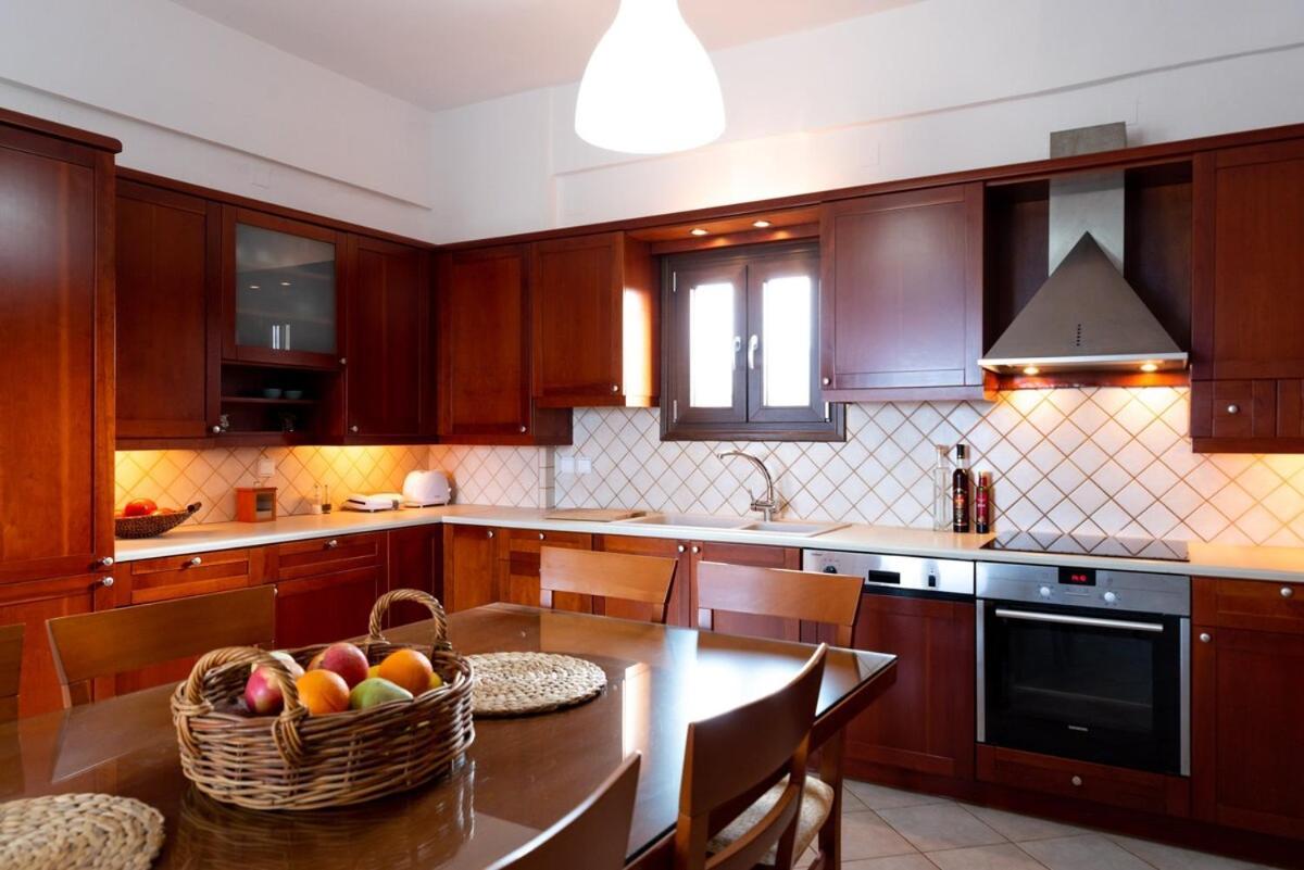Villa Thalia กูเวส ภายนอก รูปภาพ