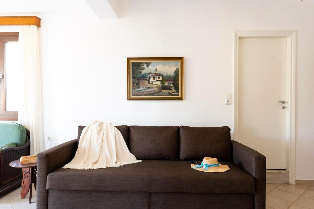 Villa Thalia กูเวส ภายนอก รูปภาพ