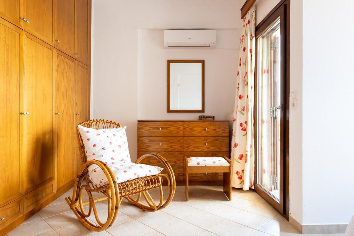 Villa Thalia กูเวส ภายนอก รูปภาพ